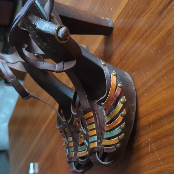 BCBGirls Shoes Wooden T-strap Block Heel Size 7 1/2 - Picture 3 of 9